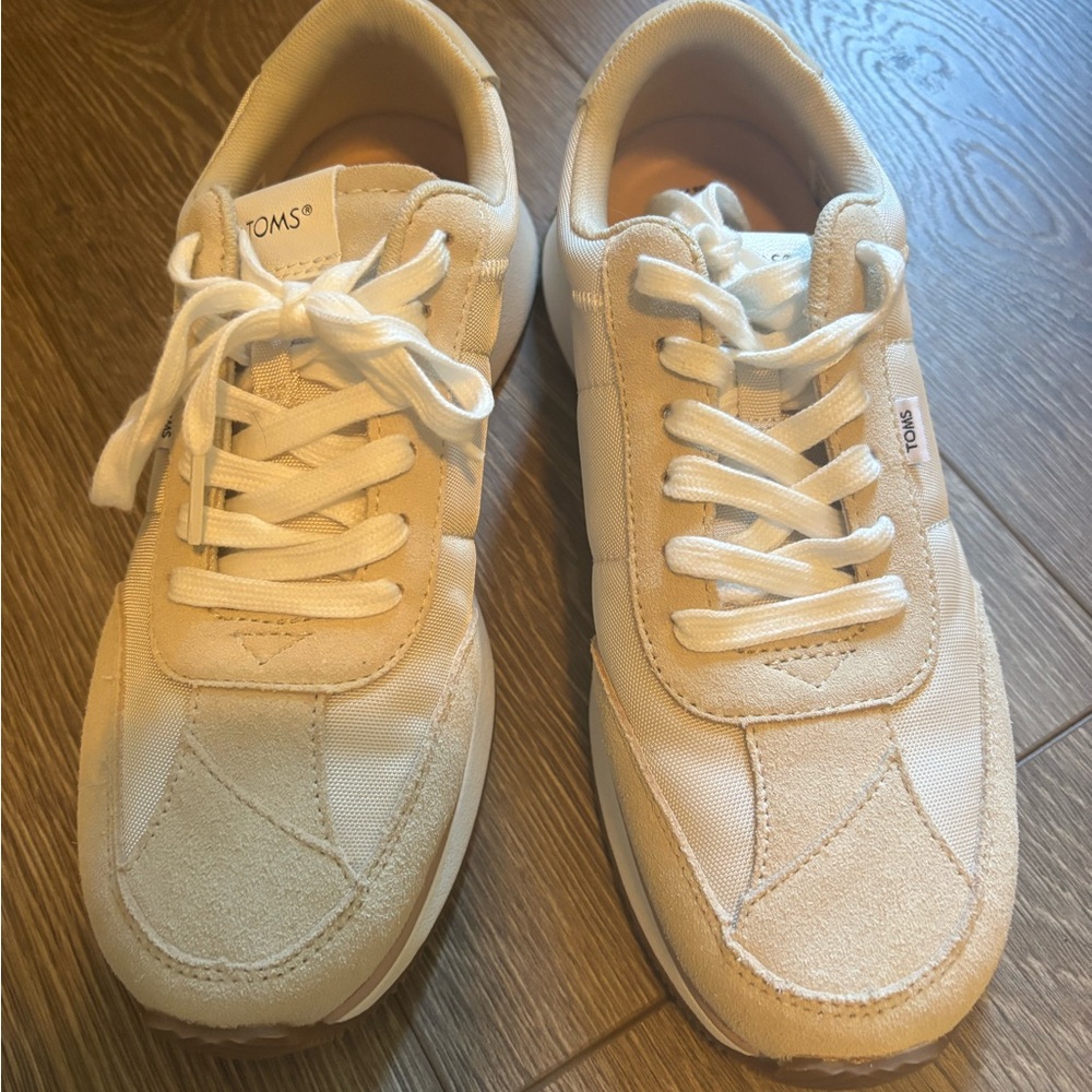 TOMS Womens Off-White Lace-Up Sneakers